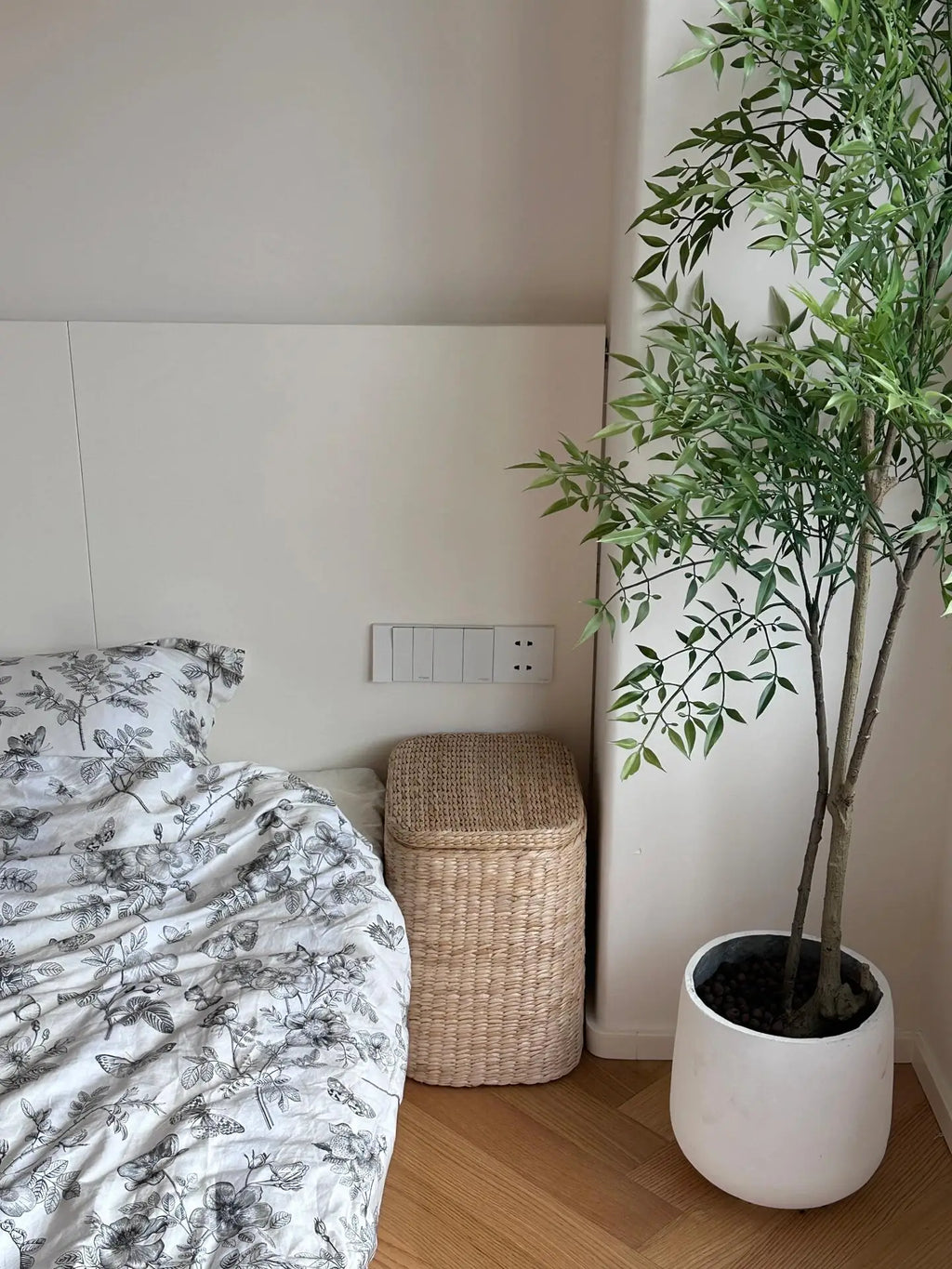 Simple Rattan Small Bedside Cabinet, Home Bedroom Multi-Function Storage Unit, Slim Movable Storage Basket