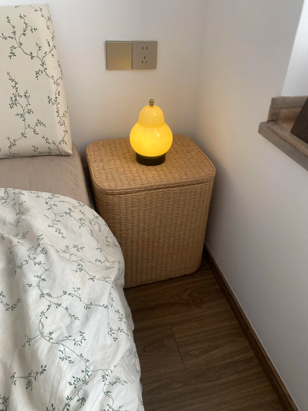 Simple Rattan Small Bedside Cabinet, Home Bedroom Multi-Function Storage Unit, Slim Movable Storage Basket