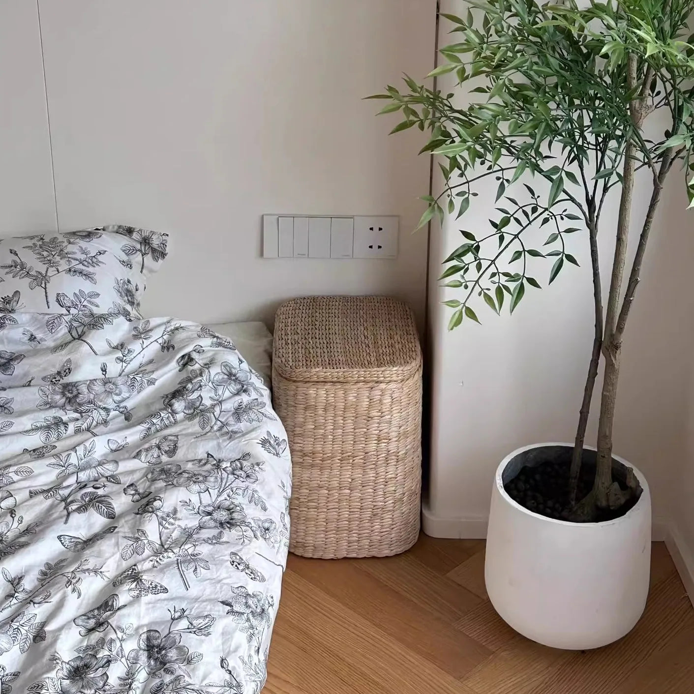 Simple Rattan Small Bedside Cabinet, Home Bedroom Multi-Function Storage Unit, Slim Movable Storage Basket